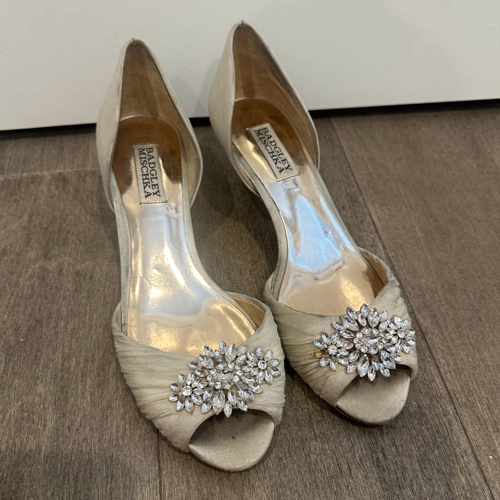 Badgley Mischka Caitlin Women’s Ivory Satin Heels